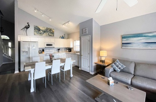 Silver Creek House | Spacious 5-Bedroom Holiday Home with Pool, Spa, Cinema Room & More – Your Dream Vacation Awaits!
