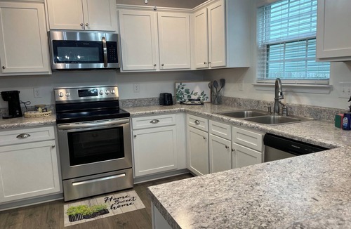 Crestview House | Spacious 5-bedroom house with AC, WiFi in charming Crestview
