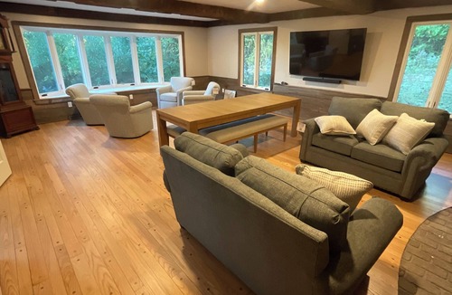 Peninsula House | Spacious 5-bedroom house in peaceful Peninsula with AC