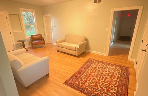 Peninsula House | Spacious 5-bedroom house in peaceful Peninsula with AC