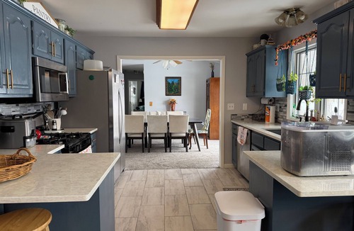 Waterford House | Spacious 5-bedroom house with WiFi and AC in charming Waterford close to water.