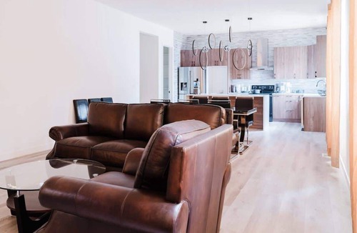 Murray House | Spacious 5-Bedroom Home in Murray w/Garden Views