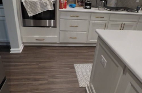 Delaware House | Spacious 5 bedroom house Delaware 1 mile to Alum Creek beach brand new