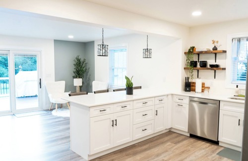Strasburg House | Spacious 5-bedroom house with WiFi, AC in welcoming Paradise
