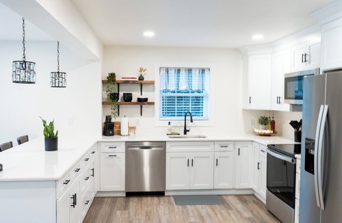 Strasburg House | Spacious 5-bedroom house with WiFi, AC in welcoming Paradise