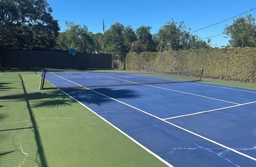 Pasadena House | Spacious 5-bedroom house with Pool, Tennis Court, and Fitness Room!