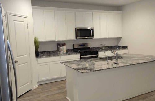 Rosenberg House | Spacious 5-bedroom house with WiFi and AC in charming Richmond.