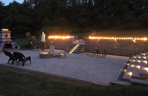 Potts Grove House | Spacious 5-bedroom house in nice Winfield with WiFi, Pool and Hot tub