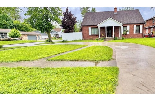 Amherst House | Spacious 5-bedroom house in lovely Amherst with Central AC,