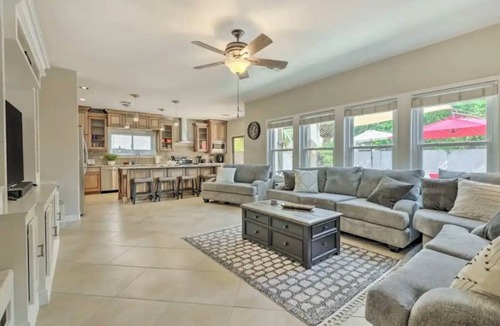 Gilbert House | Spacious 5-bedroom house w/Heated Pool, Hot Tub & Movies!