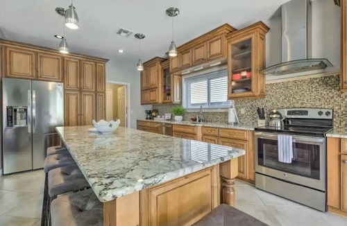 Gilbert House | Spacious 5-bedroom house w/Heated Pool, Hot Tub & Movies!