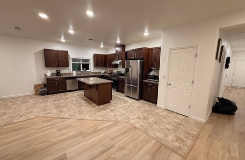 Manteca House | Spacious 5-bedroom house in adorable Manteca with AC