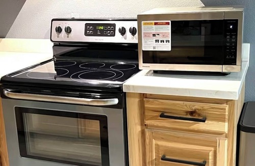 Alhambra House | Spacious 5-bedroom house in marvelous Phoenix with AC, WiFi