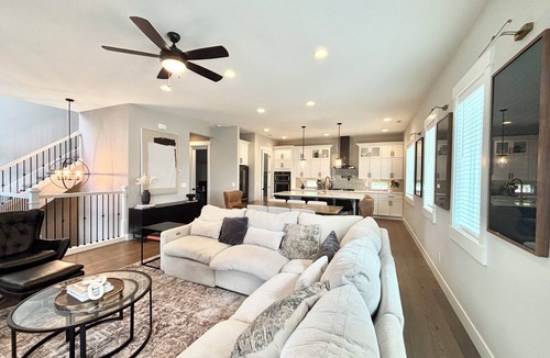 Bryn Mawr-Skyway House | Spacious 5-bedroom house in gorgeous Seattle less than 15 minutes from stadium
