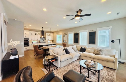 Bryn Mawr-Skyway House | Spacious 5-bedroom house in gorgeous Seattle less than 15 minutes from stadium