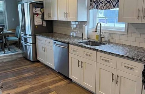 Wall House | Spacious 5-bedroom house in beautiful Belmar w/WiFi. 2 blocks from the beach!