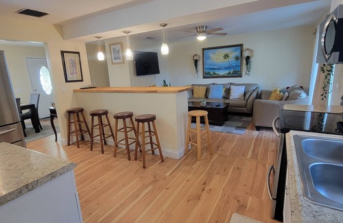 Cocoa House | Spacious 5-bedroom house Close to beaches and port in delightful Cocoa. n