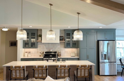 Winesburg House | Spacious 5-Bedroom House with Pool and Hot Tub for Families & Groups