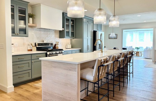 Winesburg House | Spacious 5-Bedroom House with Pool and Hot Tub for Families & Groups
