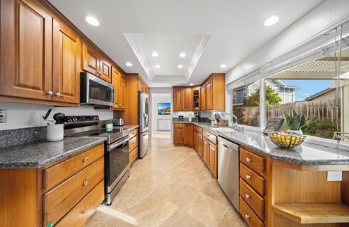 Westpark House | Spacious 5-bedroom house in Irvine with Backyard