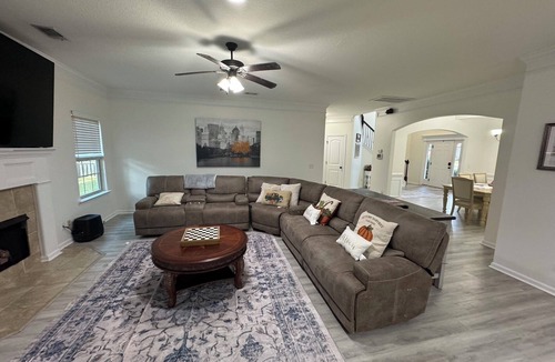 Midway House | Spacious 5-bedroom house in peaceful Midway with WiFi, AC Close to Savannah GA