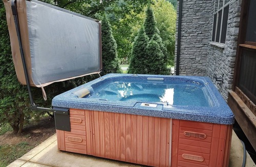 Lancaster House | Spacious 5-bedroom Lodge 5 minutes to Center Hill Lake,Sleeps 12, New, No Pets