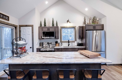 Briar Crest Woods Ski Chalet | Spacious 5-bedroom on Private 2 acre lot Fire Pit and Game Room