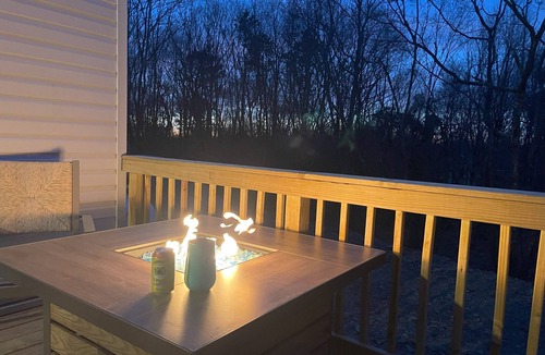 Briar Crest Woods Ski Chalet | Spacious 5-bedroom on Private 2 acre lot Fire Pit and Game Room