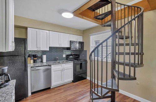 Old North Columbus Condo | Spacious 5-Bedroom Retreat in Central Columbus Perfect for Groups!