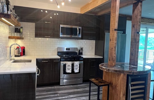 Deposit House | Spacious 5-bedroom river house in charming Deposit