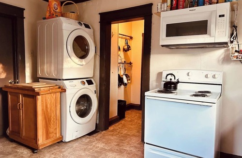 Bloomington House | Spacious 5-Bedroom Home Near Downtown Bloomington with King & Queen Beds