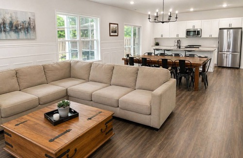 Castle Hayne House | Spacious 5-bedroom house in lovely Castle Hayne, minutes to wrightsville beach