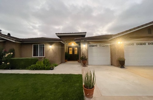 Lincoln Acres House | Spacious 5-bedroom estate in San Diego with Pool, Jacuzzi, and Mini Golf
