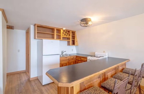Harbor Beach House | Spacious 5-bedroom house in Harbor Beach - Guesthouse for Additional