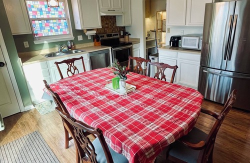 Maxwell House | Spacious 5-bedroom house in peaceful NE Indianapolis Subdivision