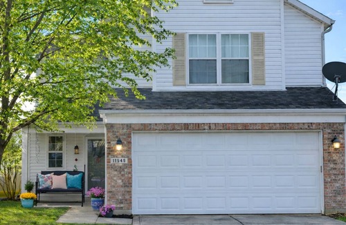 Maxwell House | Spacious 5-bedroom house in peaceful NE Indianapolis Subdivision