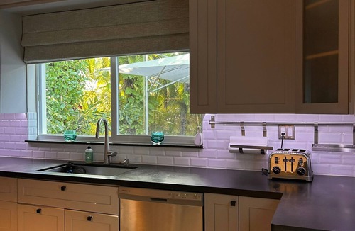 Key Biscayne House | Spacious 5-bedroom house with beautiful backyard with pool in Key Biscayne