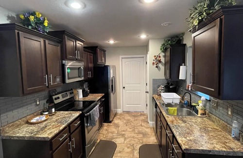 St. Robert House | Spacious 5-bedroom house with WiFi, AC in fantastic Saint Robert