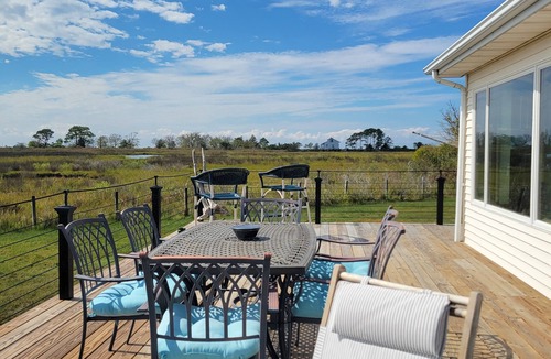 Ewell House | Spacious 5-bedroom house with WiFi, AC and private dock on charming Smith Island