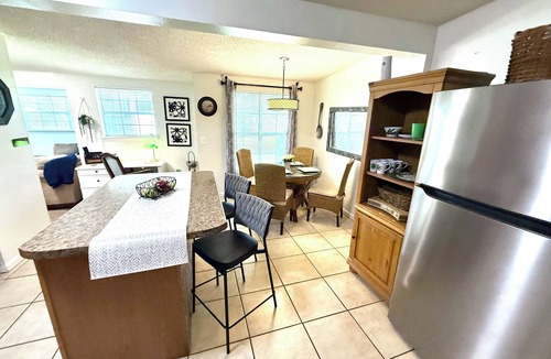 Griffin Heights House | Spacious 5 Bedroom Home, two blocks to FSU. Oversized parking for up to 8 cars