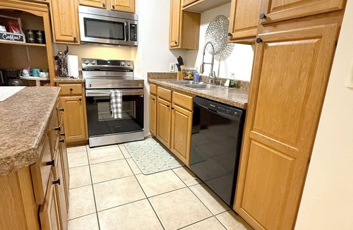 Griffin Heights House | Spacious 5 Bedroom Home, two blocks to FSU. Oversized parking for up to 8 cars