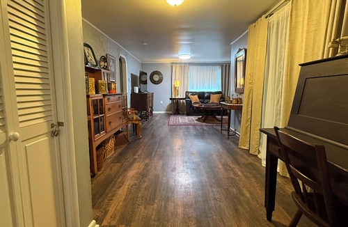 Short Creek House | Spacious 5-bedroom house, close to West Liberty University and Bethany College.