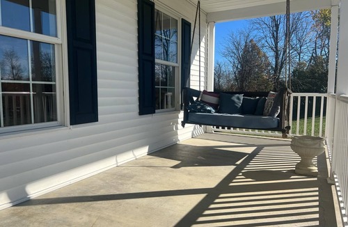 Williamstown House | Spacious 5-bedroom country home in serene Williamstown near the Ark and lake