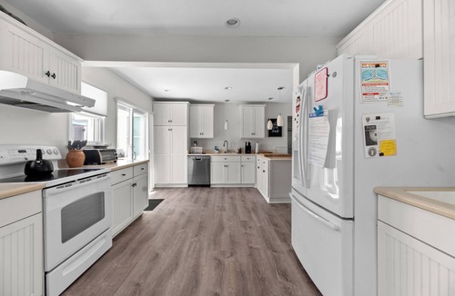 Seaview House | Spacious 5-BR, 3 bath with large kitchen, heated saltwater pool in Ocean Beach