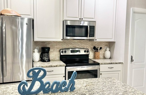 Wesley Chapel House | Spacious 5-br, 3ba house in Wesley Chapel with AC, WiFi & pool