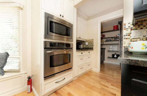 Windermere House | SPACIOUS 5 Br + 5 Br | Private HEATED Pool & Hot Tub | 1-minute WALK to Beach