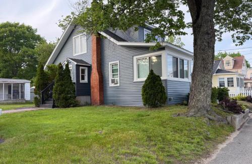 Old Orchard Beach House | Spacious 5 BR Coastal Retreat - Perfect 4 Groups
