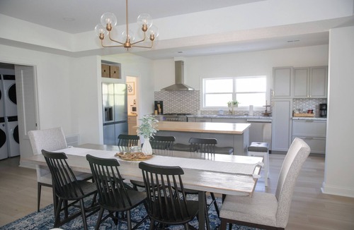 Hamilton House | Spacious 5 BR Home 1 Block to Missouri Star Quilt Co - Sleeps 12+