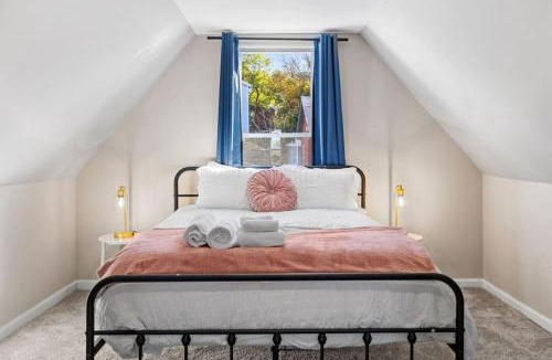 Mount Washington House | Spacious 5‑BR Mt. Washington Home Skyline Views