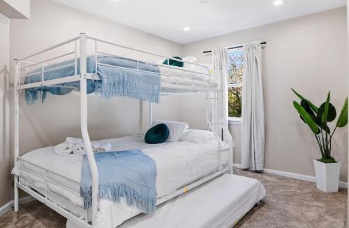 Mount Washington House | Spacious 5‑BR Mt. Washington Home Skyline Views